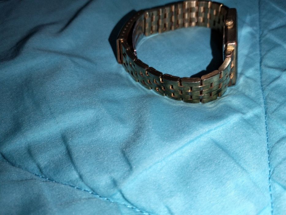 Relógio Masculino Sekonda Retangular – Aço Inoxidável Dourado, com Calendário (Modelo 3313)