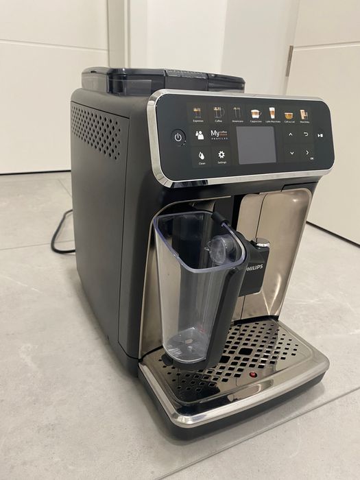 Кавоварка Philips EP5547 LatteGo