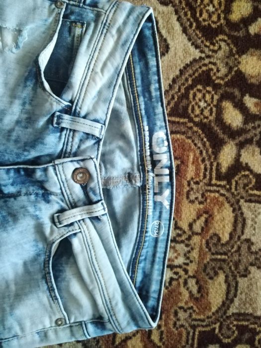 Джинси жіночі голубі 27 розмір рвані модні суперові