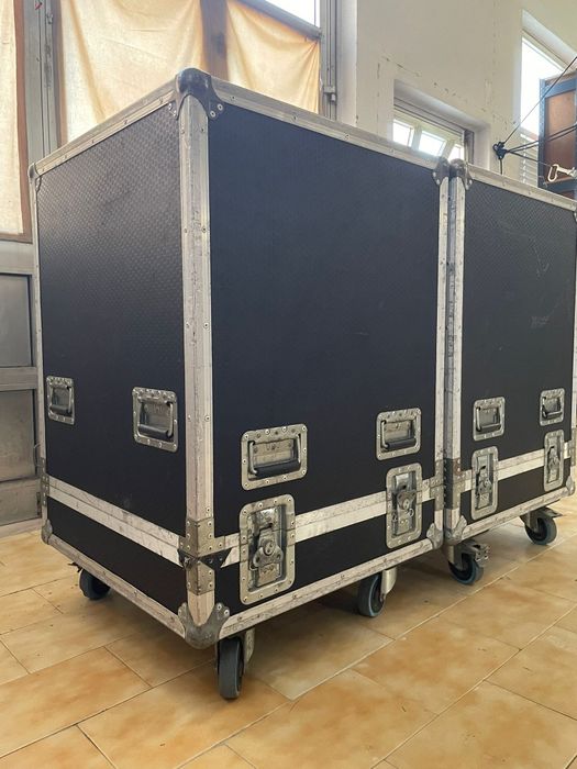 Projetores GRIVEN 1800 Profissionais + Flight Cases