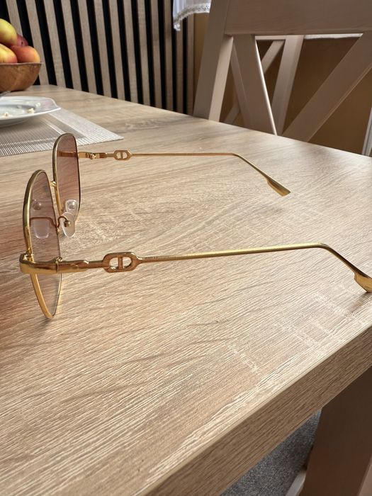 Zlote okulary przeciwsloneczne