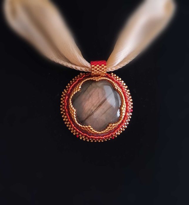 wisiorek z labradorytem