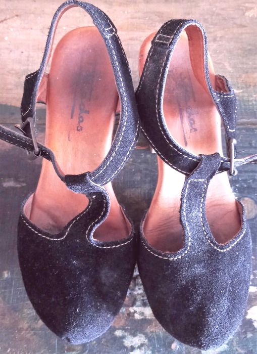 Sandálias Camurça 36 TAPADAS