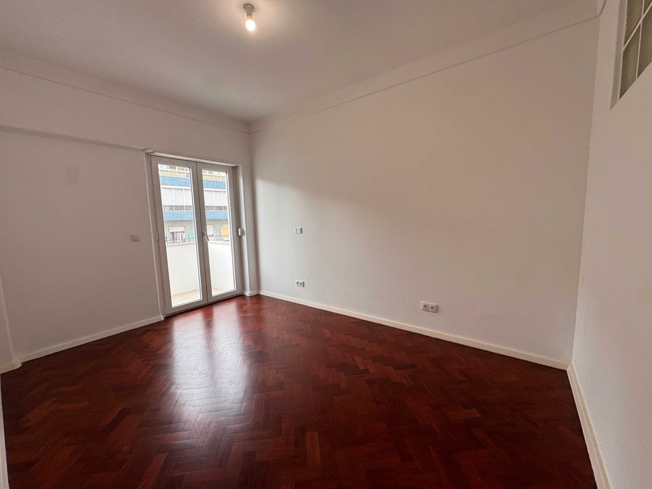 T2 na Ajuda c/Cozinha equipada - a estrear após obras totais