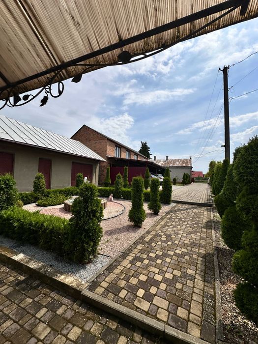 2 будинки+виробниче двоповерхове приміщення на території