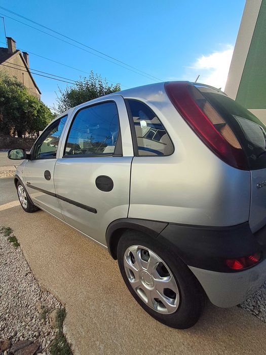 Opel corsa 1.2 em otimo  estado.