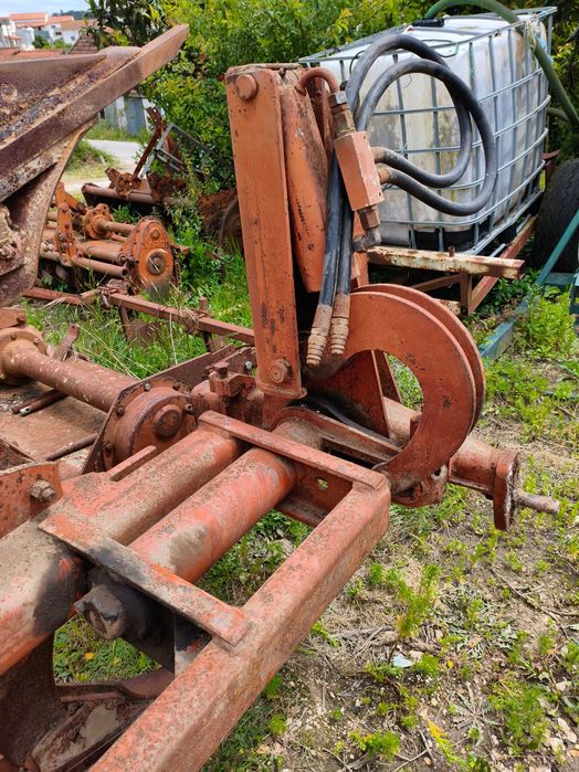 Charrua 3 ferros Galucho hidráulica 12 polegadas bom estado