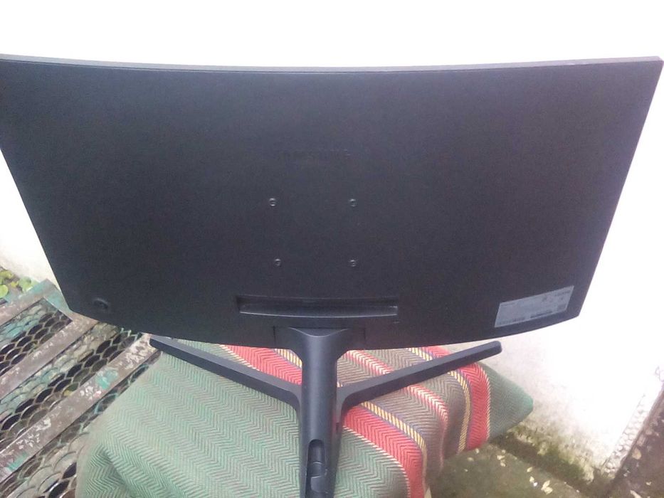 Монитор 27" Samsung C27R500FH