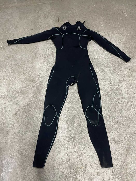 fatos de surf varios tamanhos