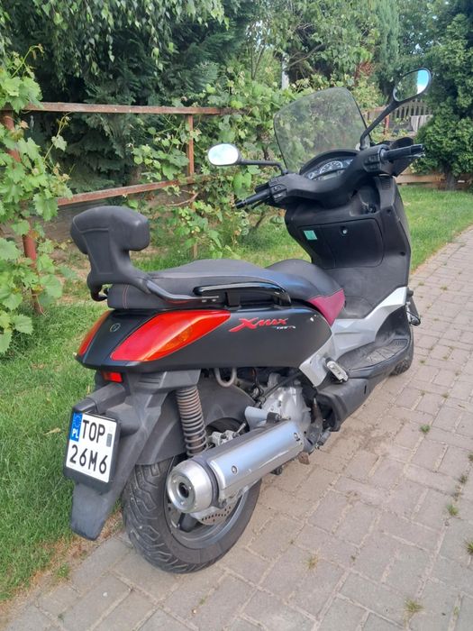 Yamaha xmax 125.