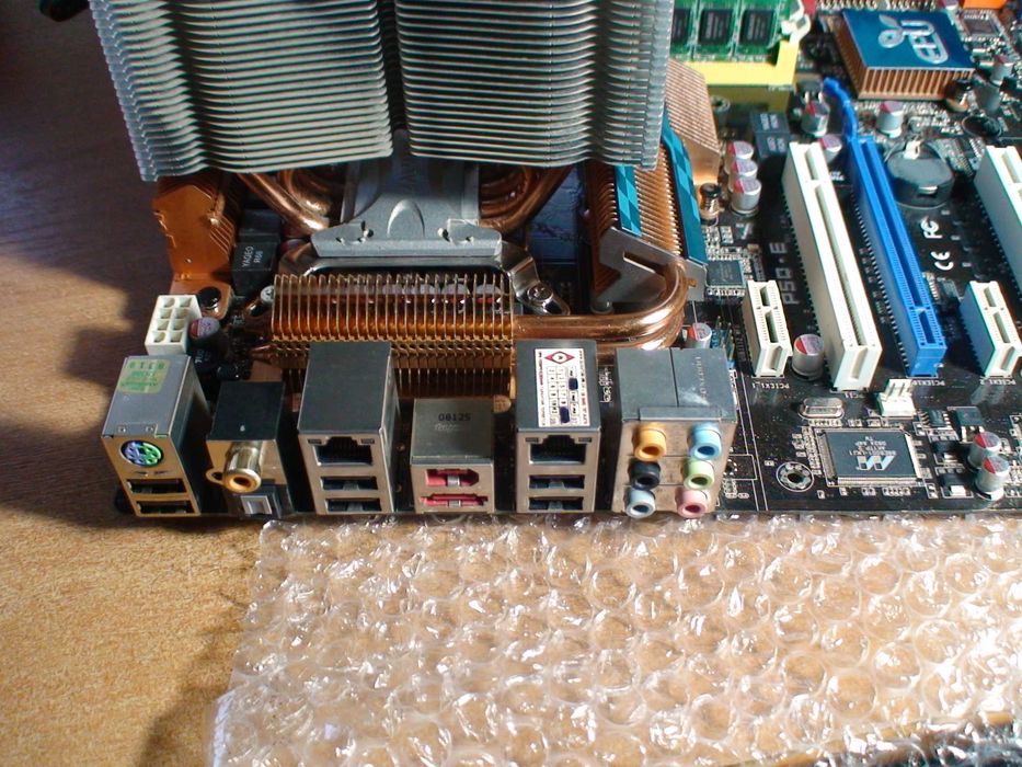 продам комплект Socket 775 Asus p5q e  + проц + озу  + башня -- обмен