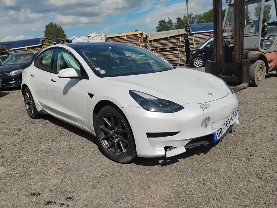 Tesla Model 3 325KM Europa 80000 kilometrów