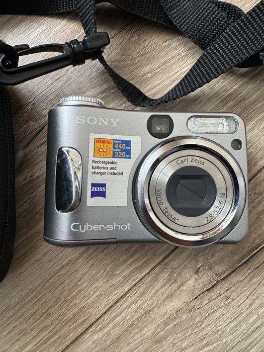 Sony syber-shot DSC-S80