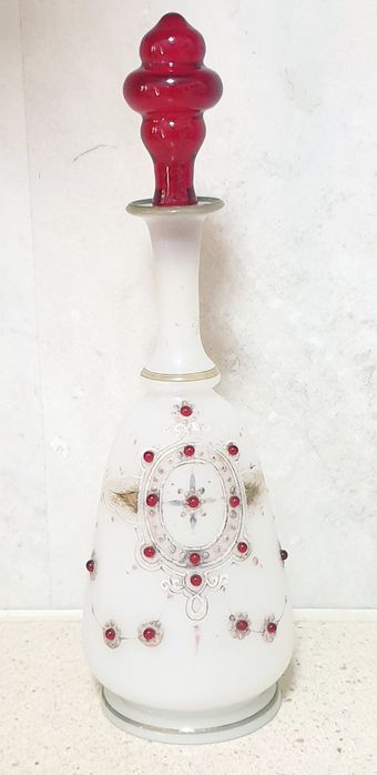 Raro antigo frasco Baccarat em vidro opalino esmaltado e decorado