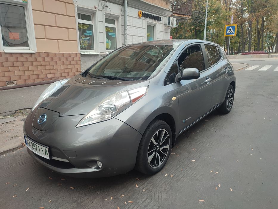 Продам Nissan Leaf
