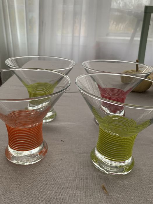 Келихи з прозорого скала виробництва Франціі