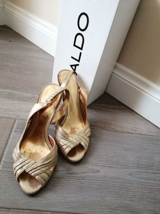 Sandałki skórzane na szpilce Aldo