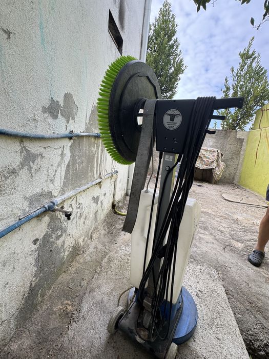 Máquina Monodisco Numatic NPR 1523/M c/ Depósito e Escova