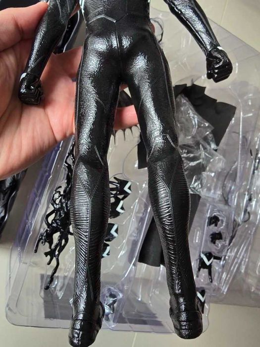 Figura Hot Toys Spider Man 2 (Video game) Peter Parker in Black Suit