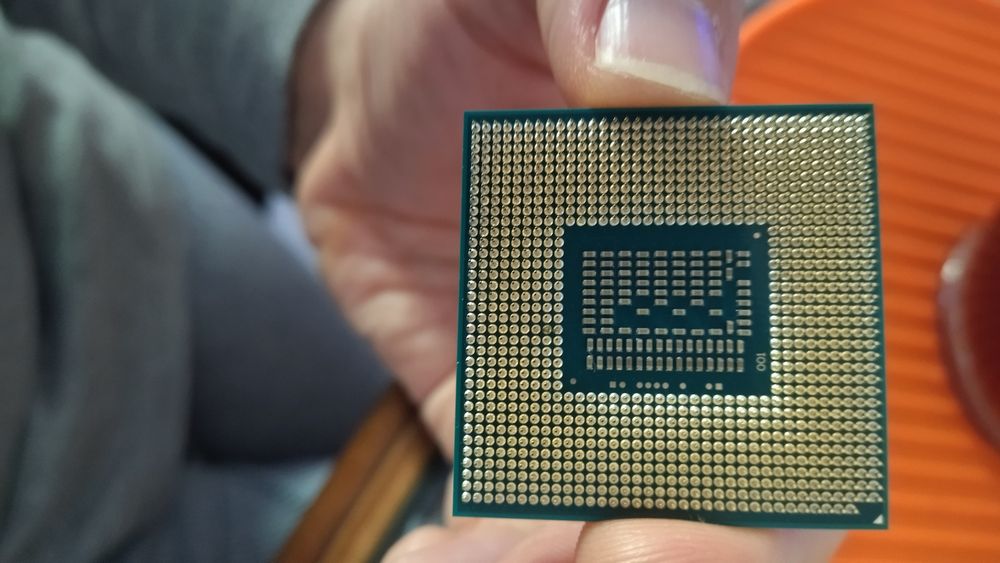 CPU Intel Core i3-3110M Mobile 2.4GHz Intel Socket G2 PGA988B