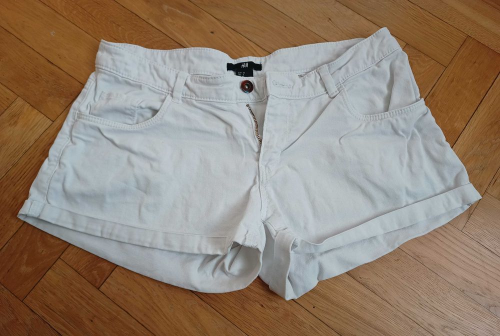 Białe krótkie spodenki H&M rozm.S
