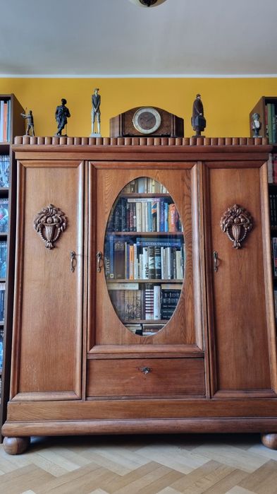 Biblioteka drewniana.