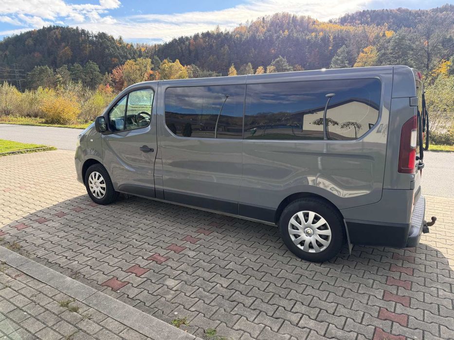 Renault Trafic 8 osób