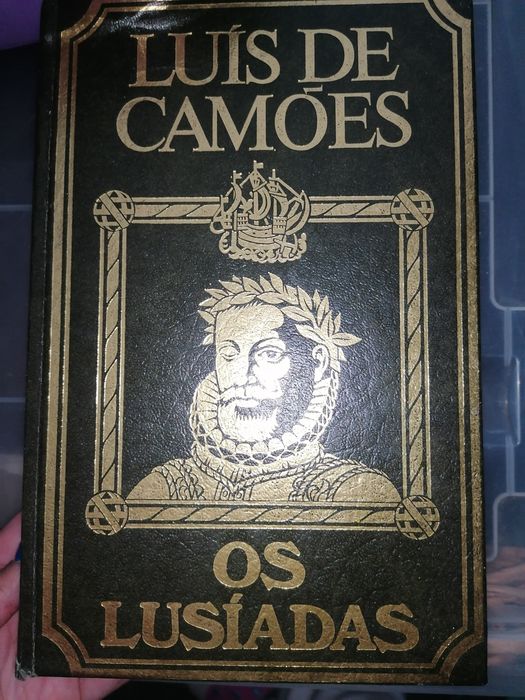Dicionários grandes e Livro Os Lusíadas