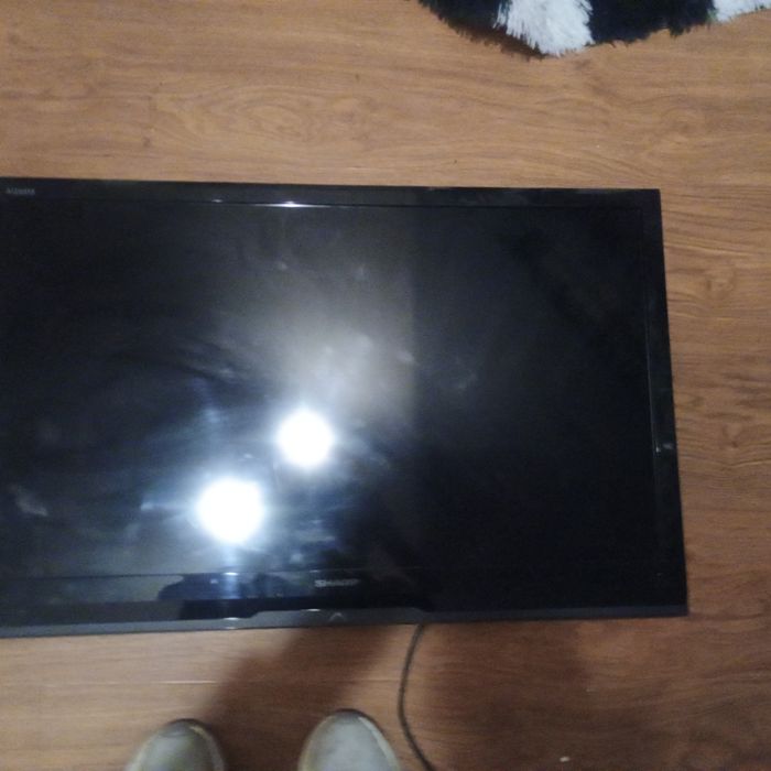 Telewizor Sharp z pilotem
