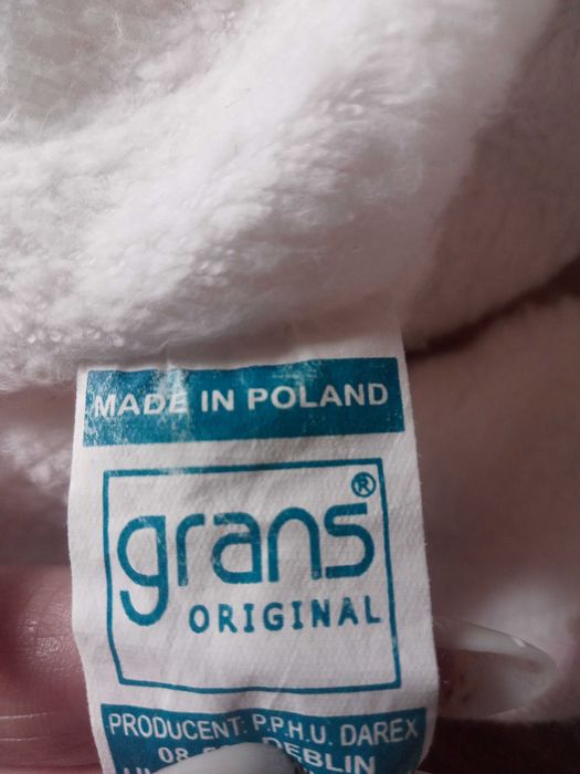 Komplet dla dziewczynki czapeczka i szalik plus dwie pary rekawiczek