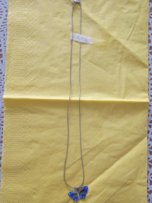 Srebrny, emaliowany motyl