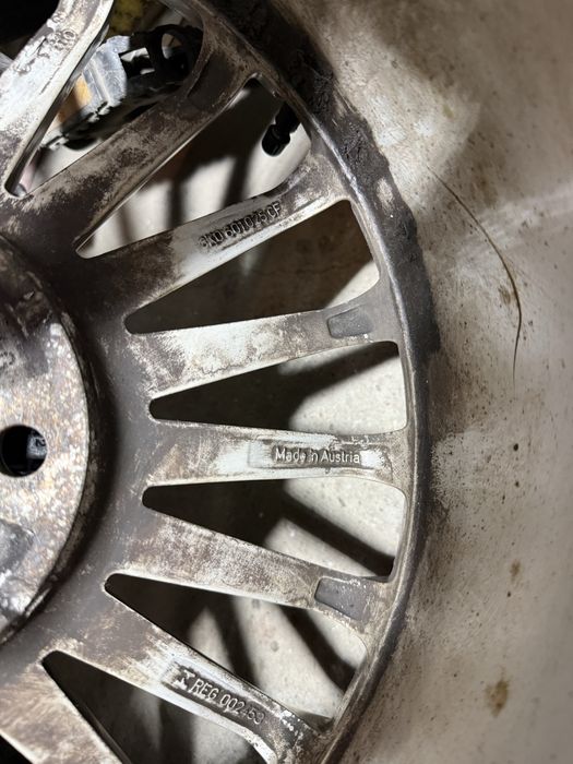 Felgi aluminiowe Audi 17’ + opony zimowe do Audi