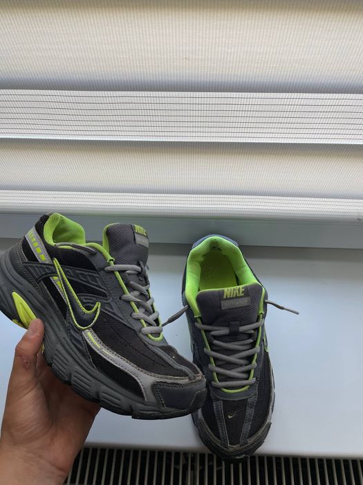 Продам кросівки Nike initiator