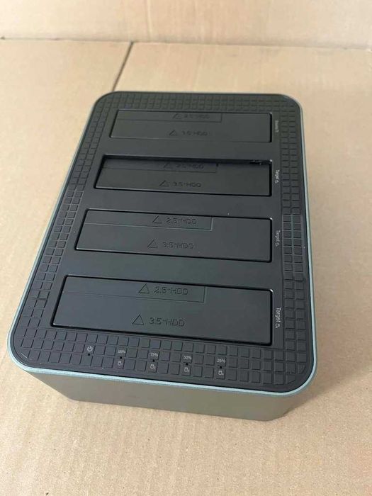 Yottamaster 4 Bay Stacja dokująca do dysków 2,5 / 3,5 cala KB400-C