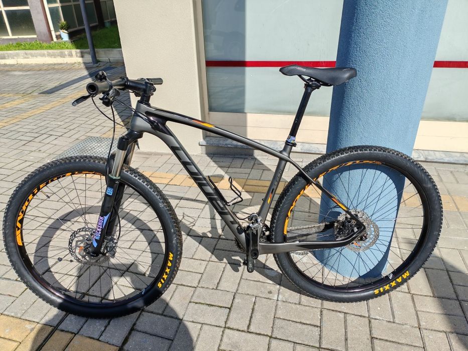 Bicicleta BTT em Carbono