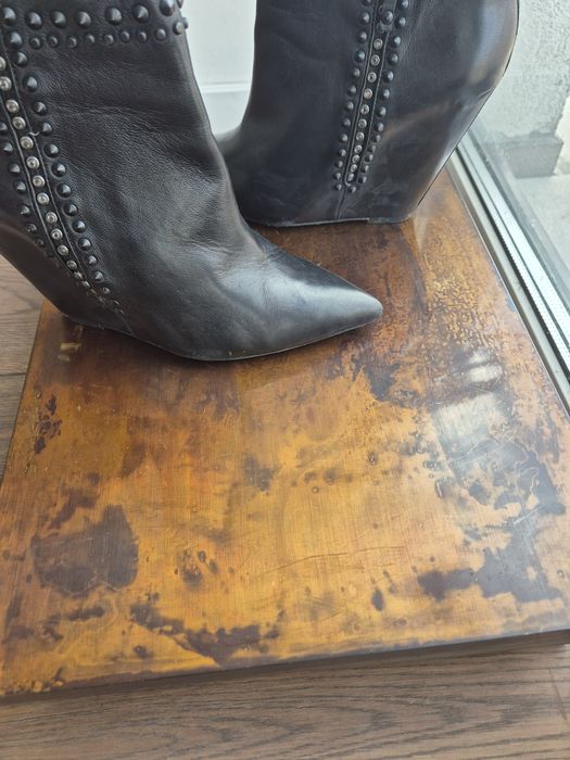 Взуття жіноче. Туфлі та чобітки. Натуральні замша та шкіра .