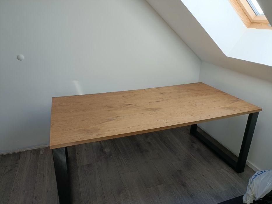 Stół loftowy 175 × 90 cm – drewniany dekor, czarne metalowe nogi