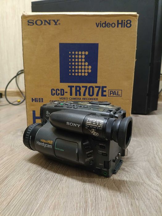 Відеокамера Sony Handycam CCD-TR707E Hi8