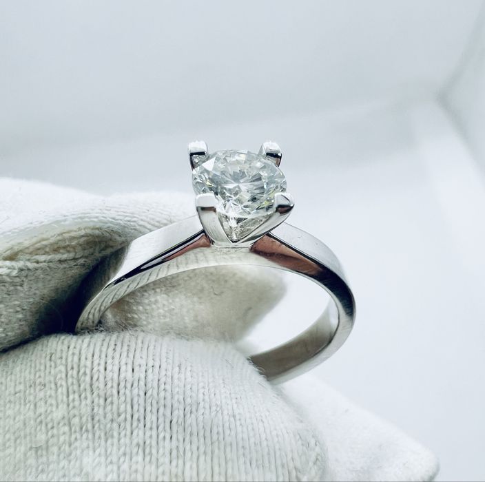 Золота каблучка з натуральним діамантом 0.43 карат.