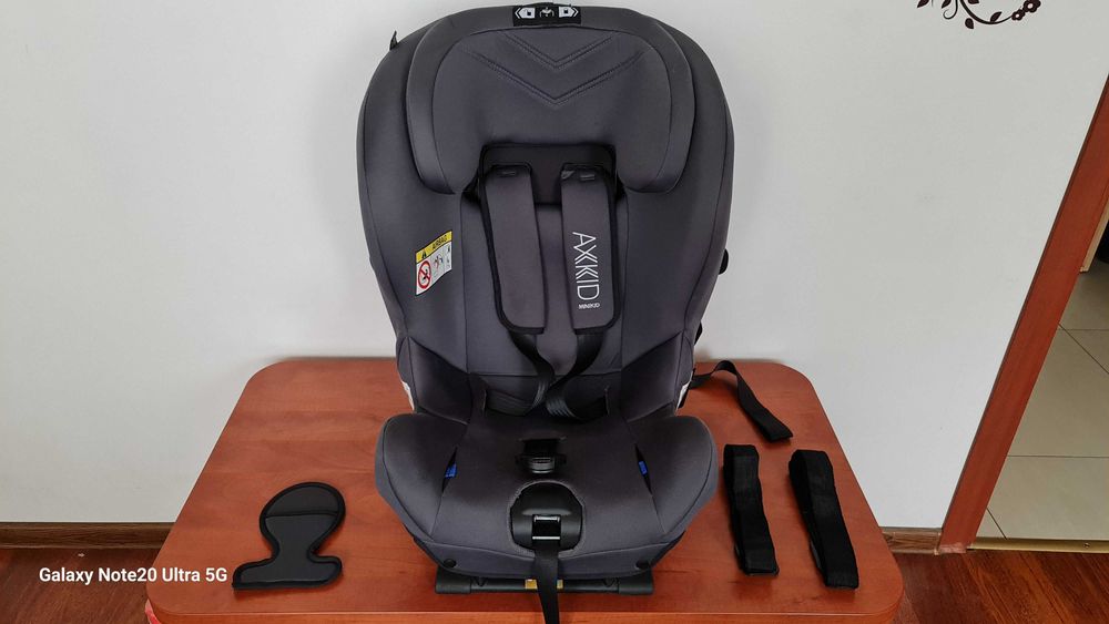 Fotelik samochodowy Axkid Minikid w bardzo dobrym stanie 9-25kg