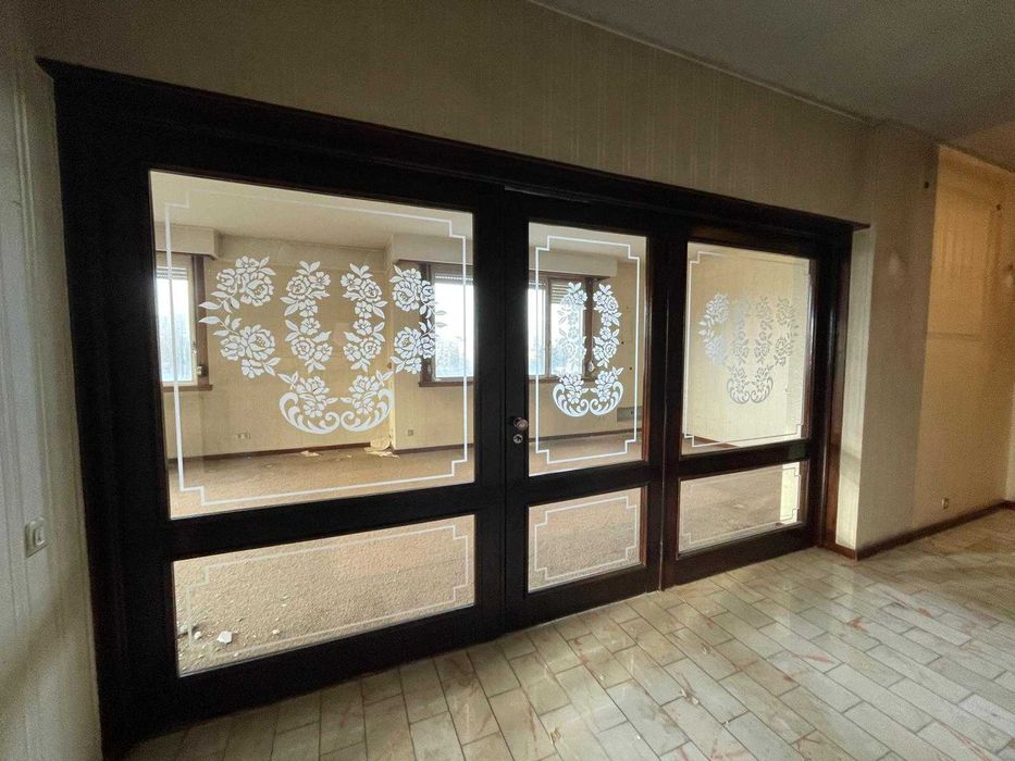 Portas de madeira e vidro