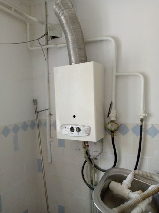 Продам 2-х комнатную квартиру на ДНЕПРОСТРОЕ ,улица Цветов! Н.К.