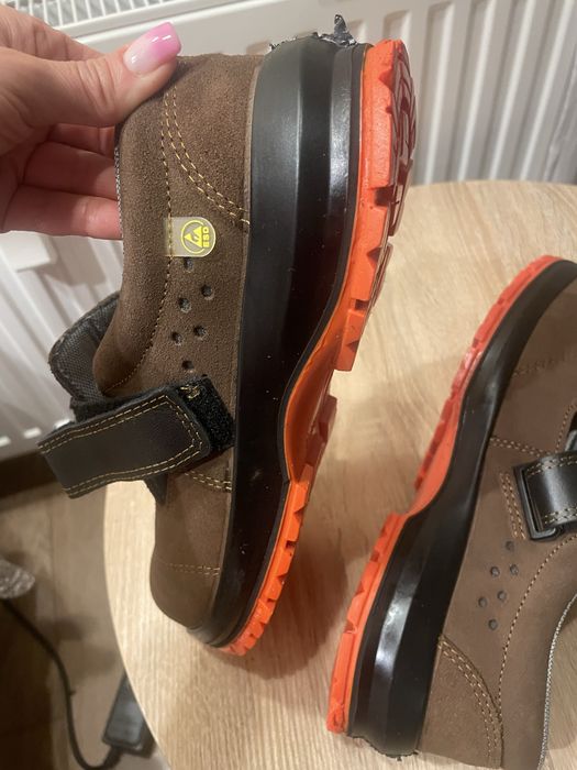 Nowe Buty robocze z blachom rozm 43