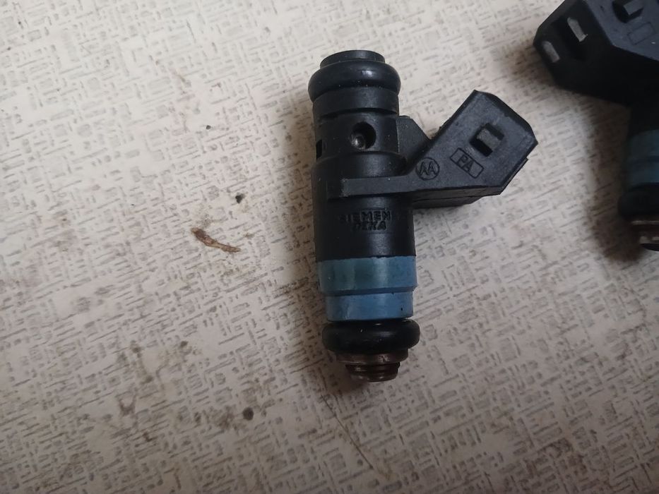 Оригинальные топливные форсунки Renault Megane 2 1,4 бензин