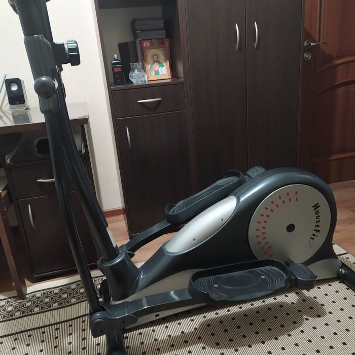 Продам орбитрек Housfit