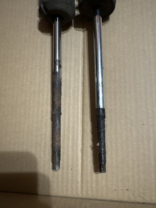 Задние амортизаторы Renault Sandero