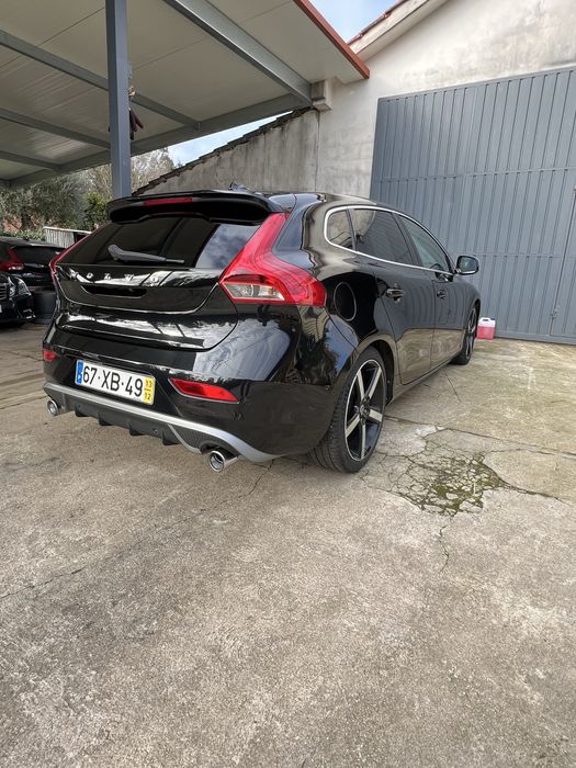 Volvo v40 d2 r-design