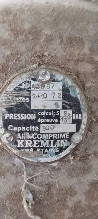 Compressor de Ar KREMLIN 300L  Industrial a funcionar