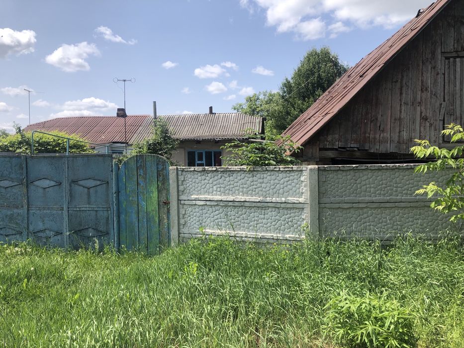 Продам будинок 70 км.від м.Києва в смт.Брусилів з газом та світлом