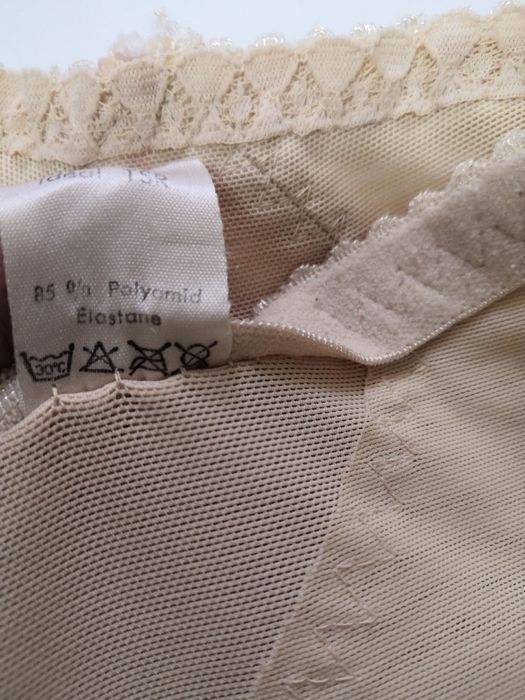 Коригуюче утягуюче боді бренда Triumph. На бірці вказано 80/36.
Заміри